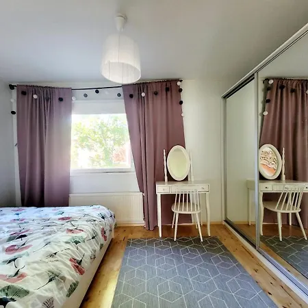 Cozy Townhouse Апартаменты *